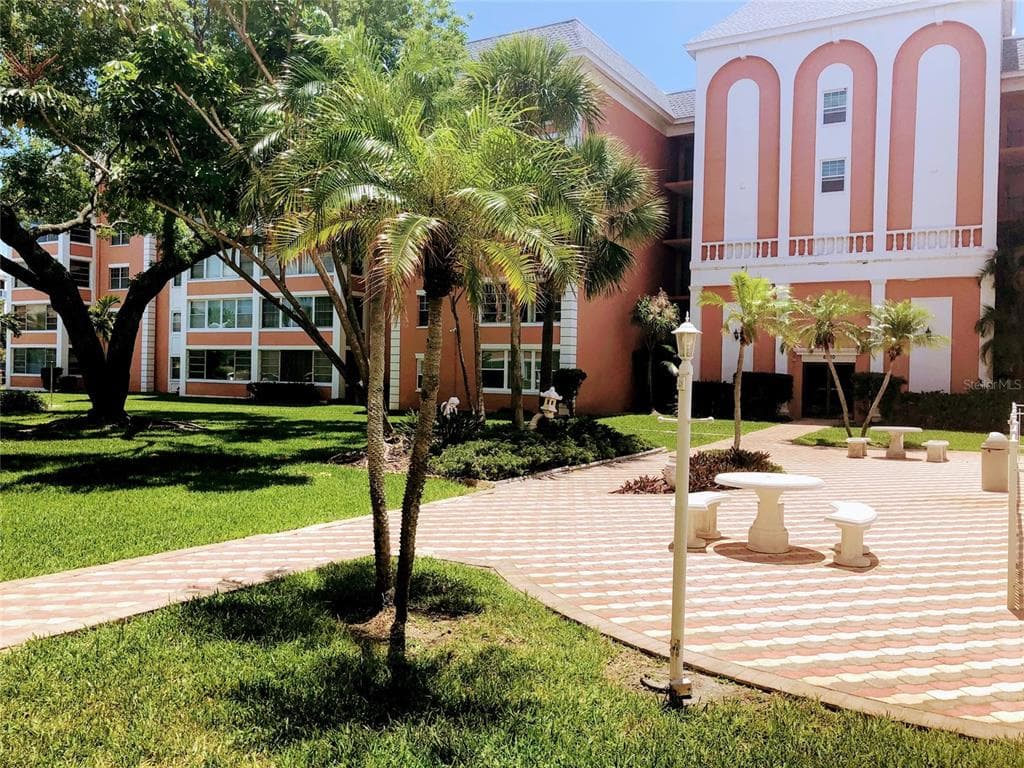1900 68TH STREET N UNIT 106 ST PETERSBURG, FL 33710
