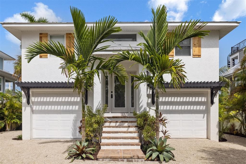 208 HARBOR LANE