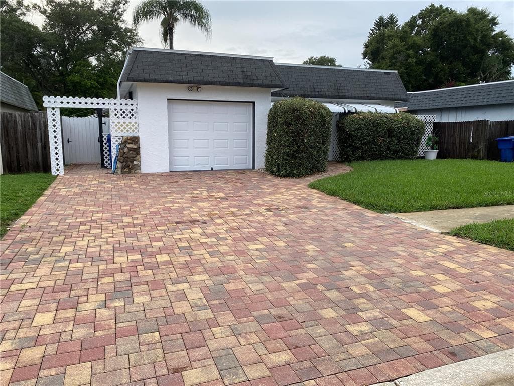 12310 MALLORY DRIVE LARGO, FL 33774