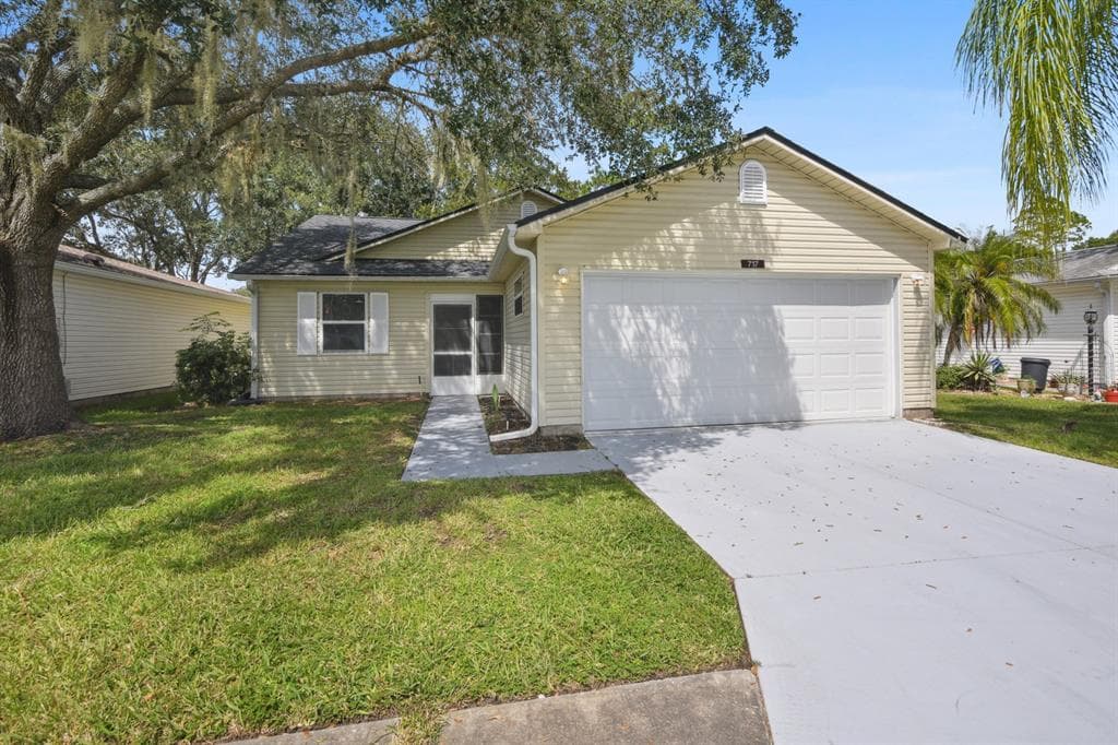717 GLEN OAKS DRIVE LEESBURG, FL 34748