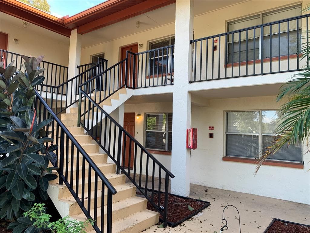 1767 LEO LANE S UNIT 202 CLEARWATER, FL 33755