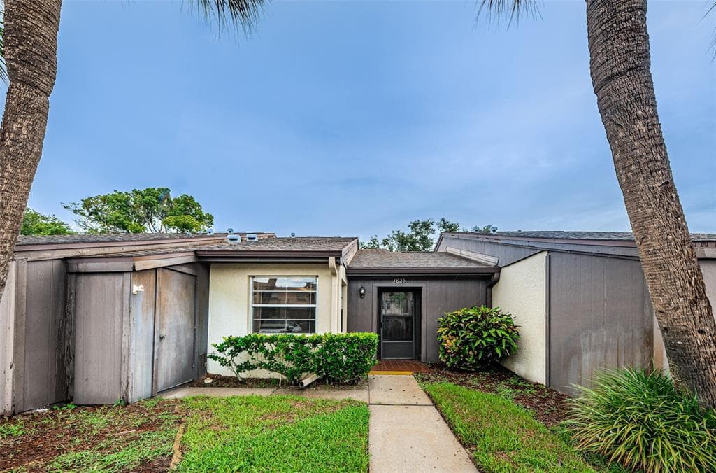 3825 STAYSAIL LANE UNIT 3825 HOLIDAY, FL 34691