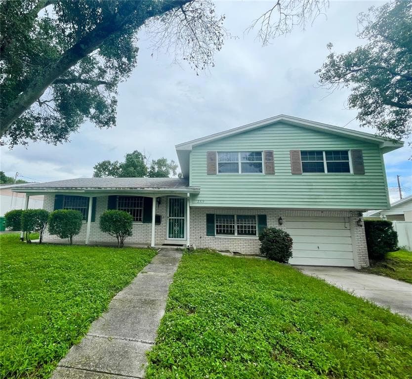 2319 W KNOLLWOOD PLACE TAMPA, FL 33604