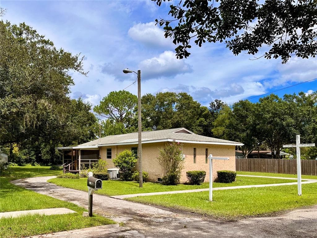 5811 AULD LANE HOLIDAY, FL 34690