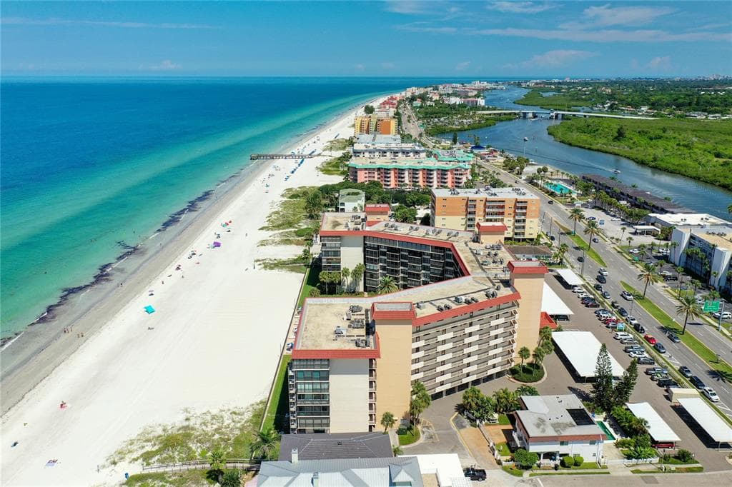 18304 GULF BOULEVARD UNIT 116 REDINGTON SHORES, FL 33708