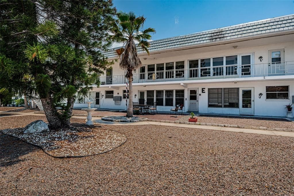 1221 DREW STREET UNIT E11 CLEARWATER, FL 33755