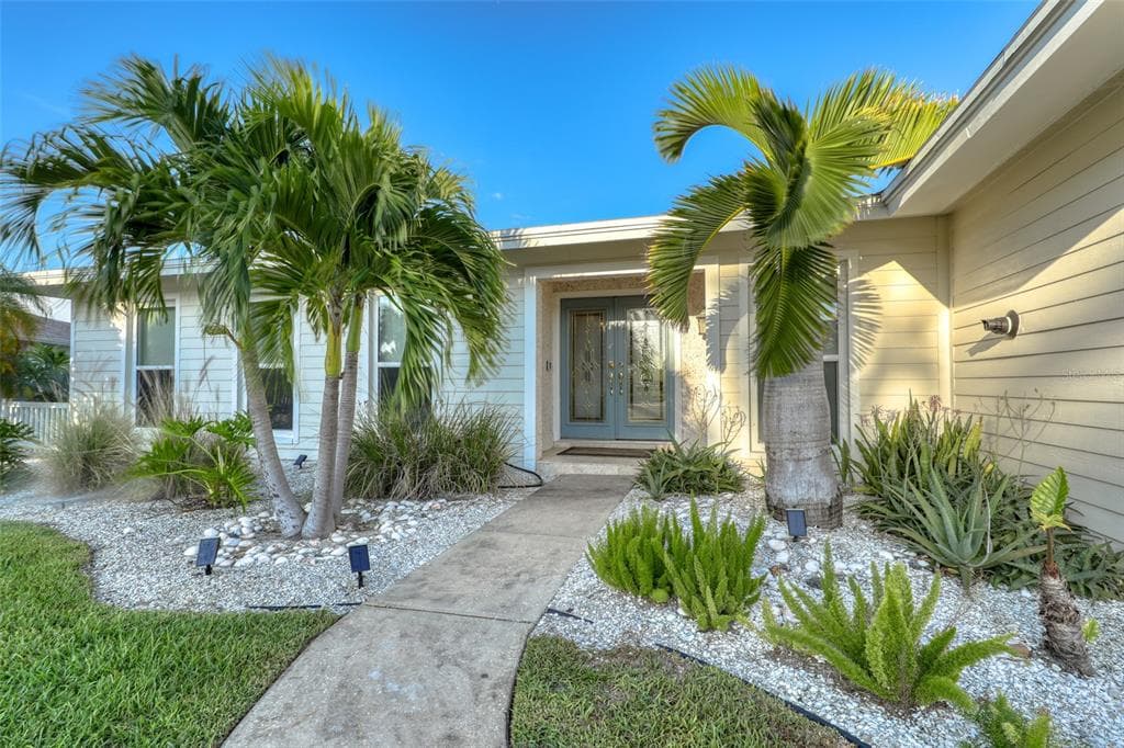 807 SNUG ISLAND CLEARWATER, FL 33767