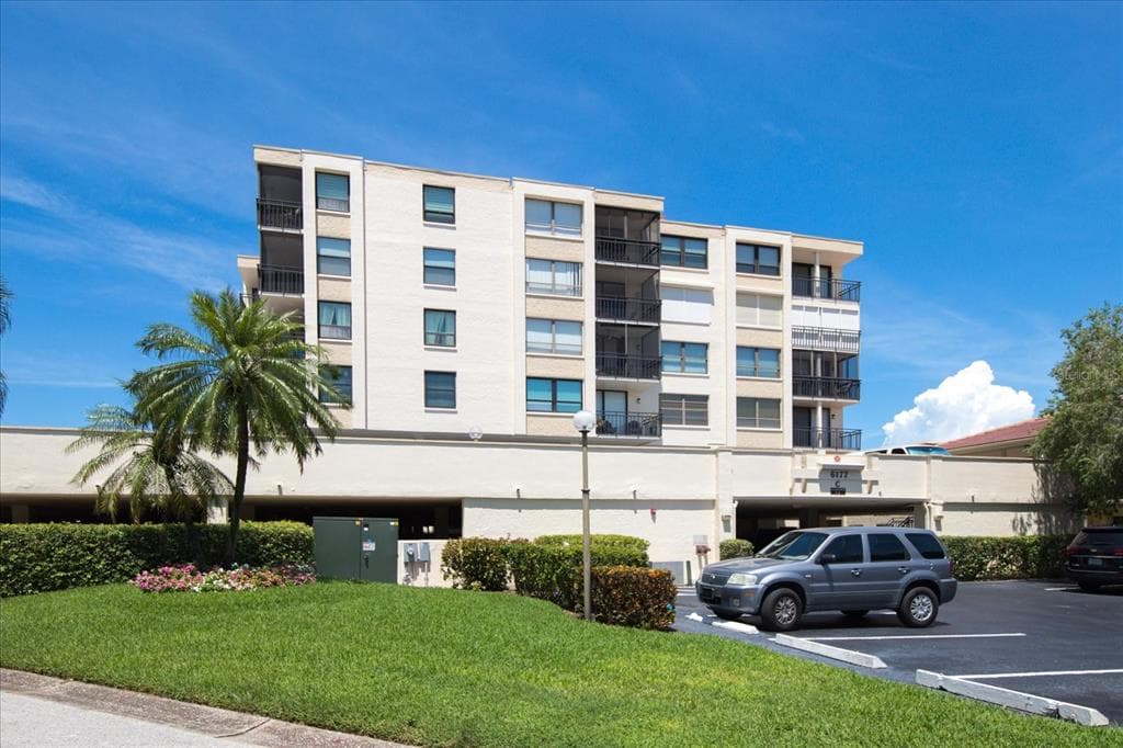 6177 SUN BOULEVARD UNIT 307 ST PETERSBURG, FL 33715