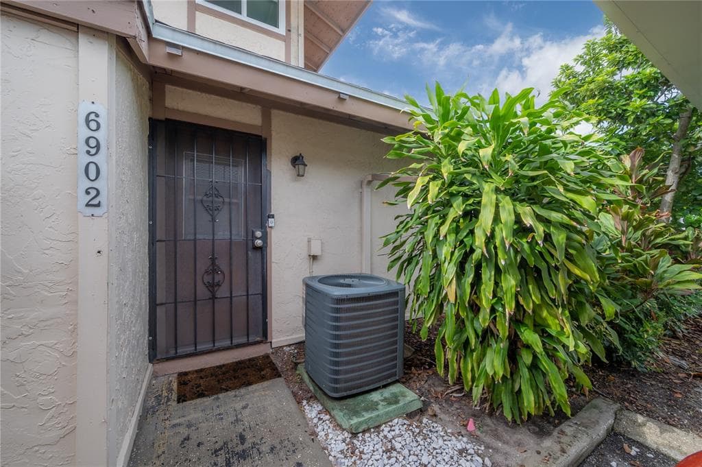 6902 EL CENTRO COURT TAMPA, FL 33634