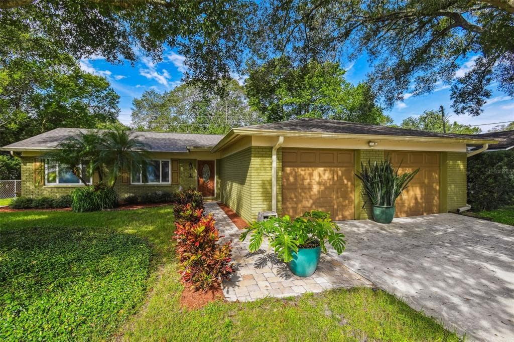 12716 GREENMOOR DRIVE TAMPA, FL 33618