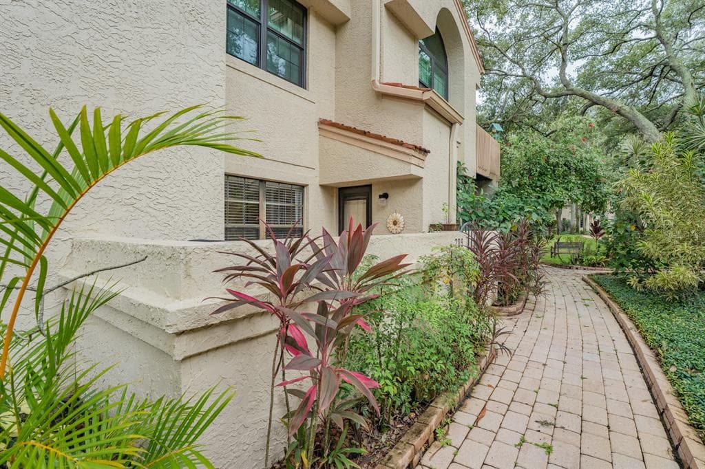 209 LOS PRADOS DRIVE UNIT 1313