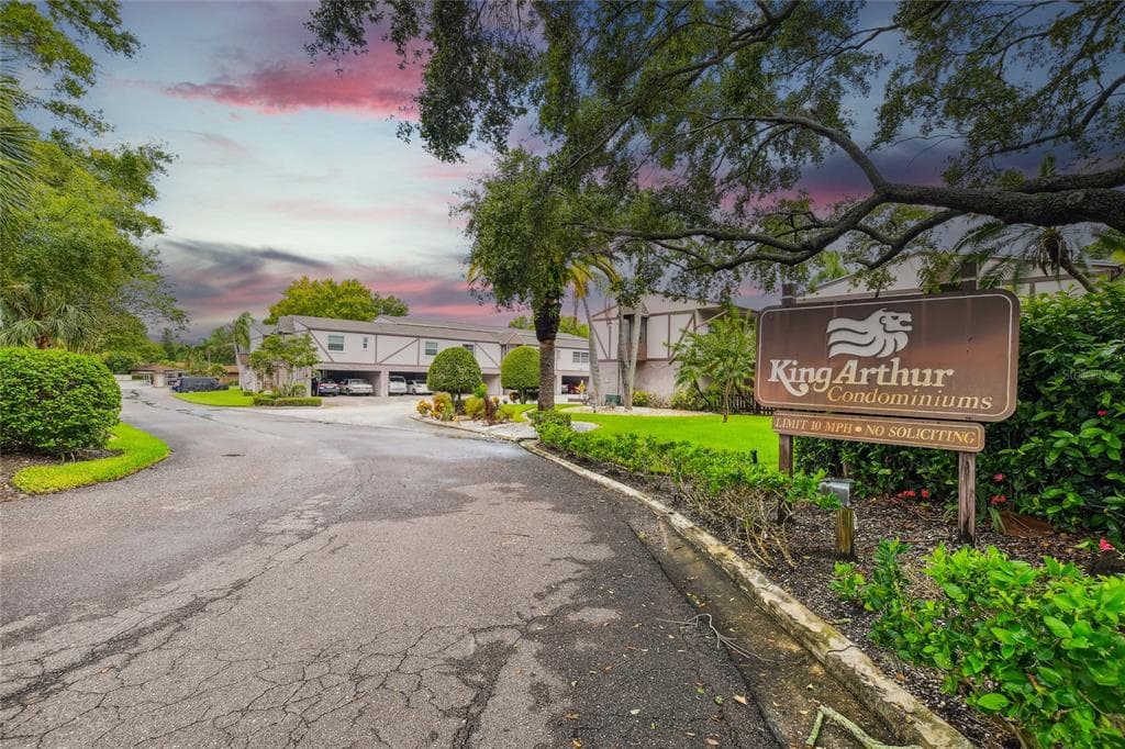1137 KING ARTHUR COURT UNIT 513 DUNEDIN, FL 34698
