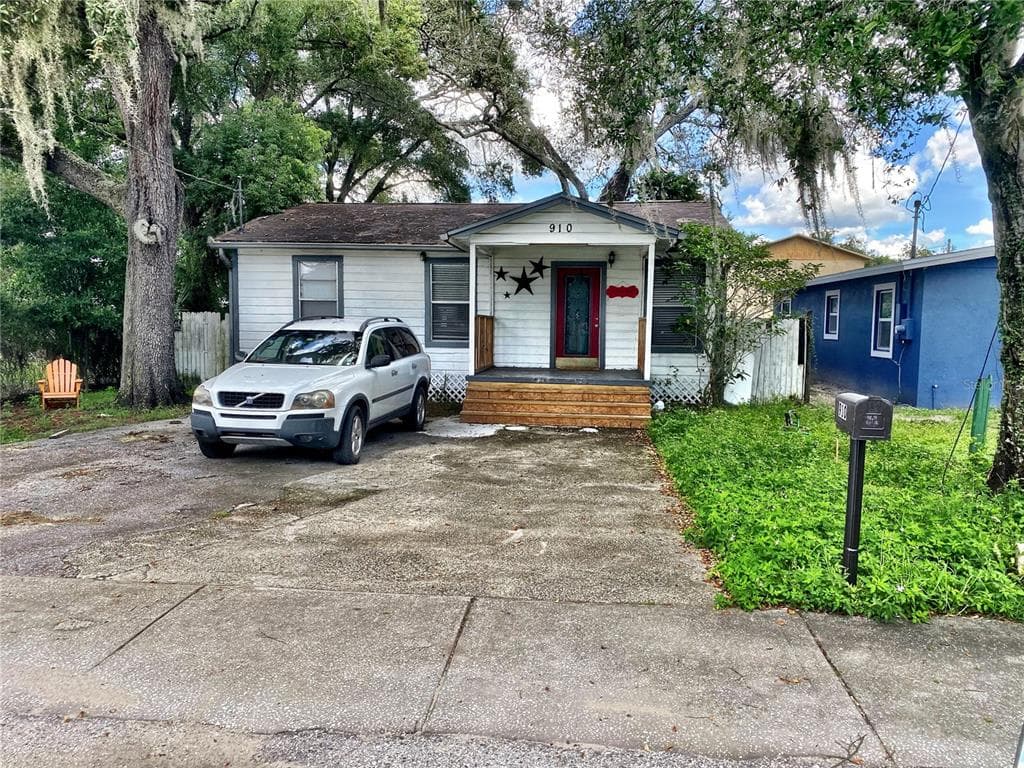 910 E ESKIMO AVENUE TAMPA, FL 33604