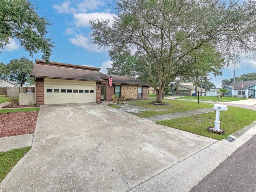 714 SANDY CREEK DRIVE BRANDON, FL 33511