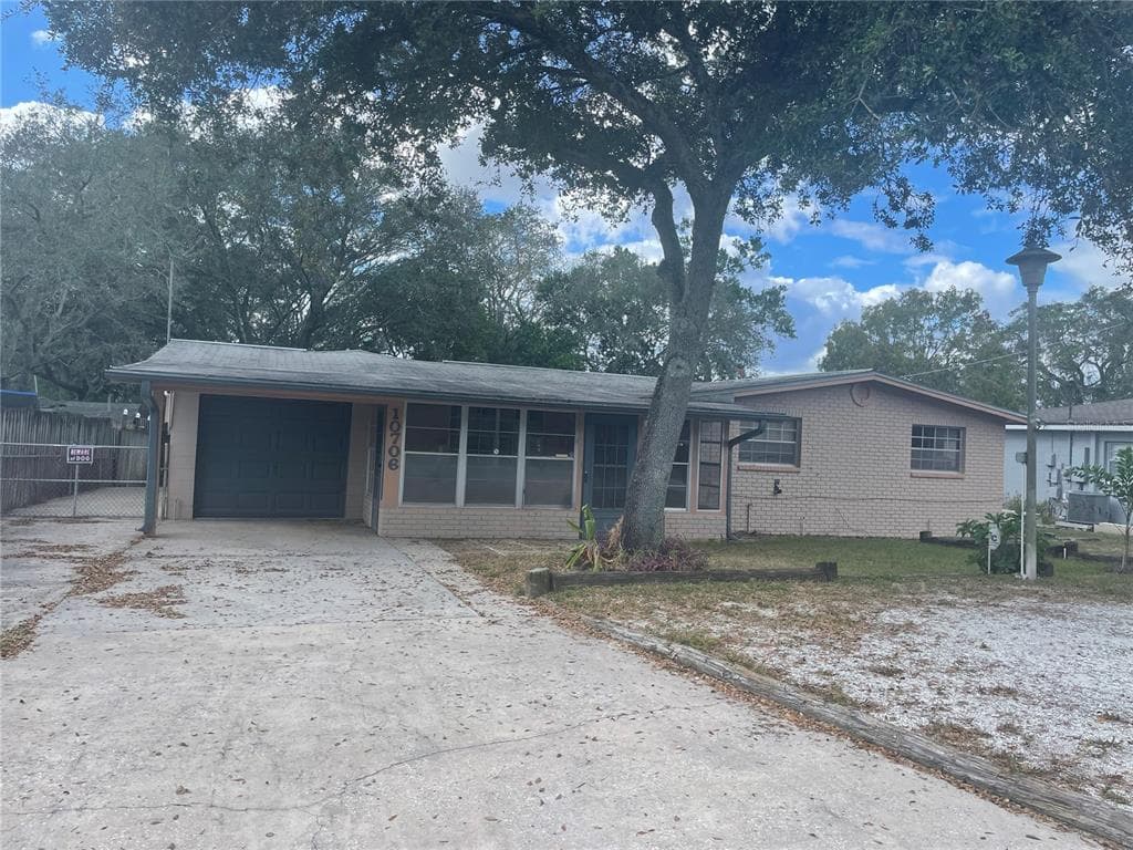 10706 N CONNECHUSETT ROAD TAMPA, FL 33617