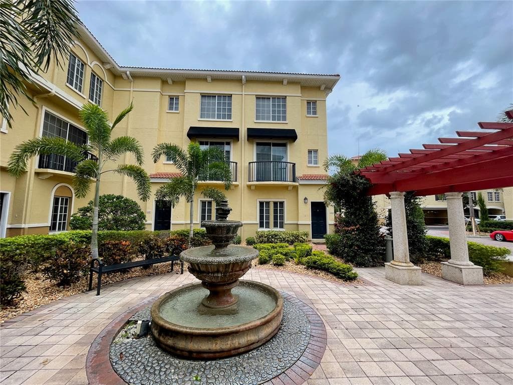 5222 BEACH BREEZE COURT TAMPA, FL 33609