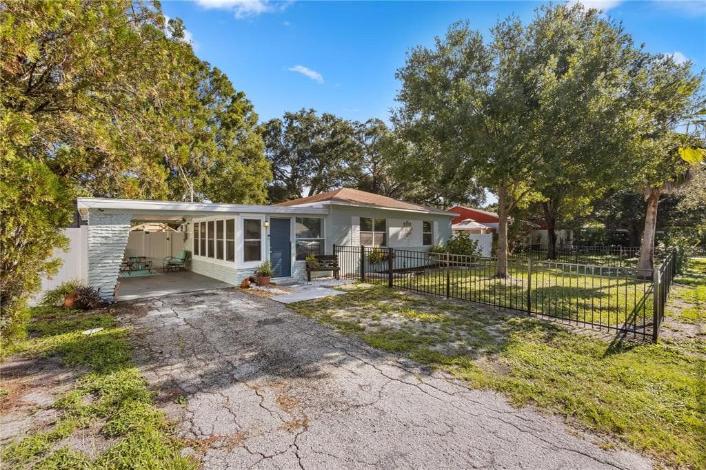3011 W VAN BUREN DRIVE TAMPA, FL 33611