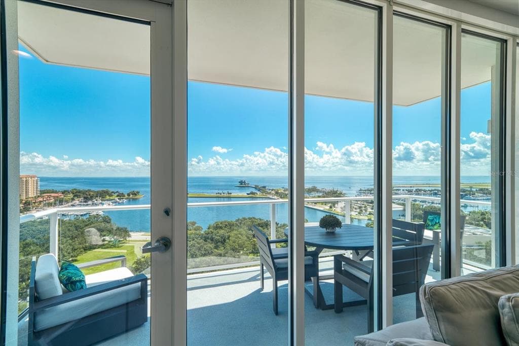 176 4TH AVENUE NE UNIT 1402 ST PETERSBURG, FL 33701