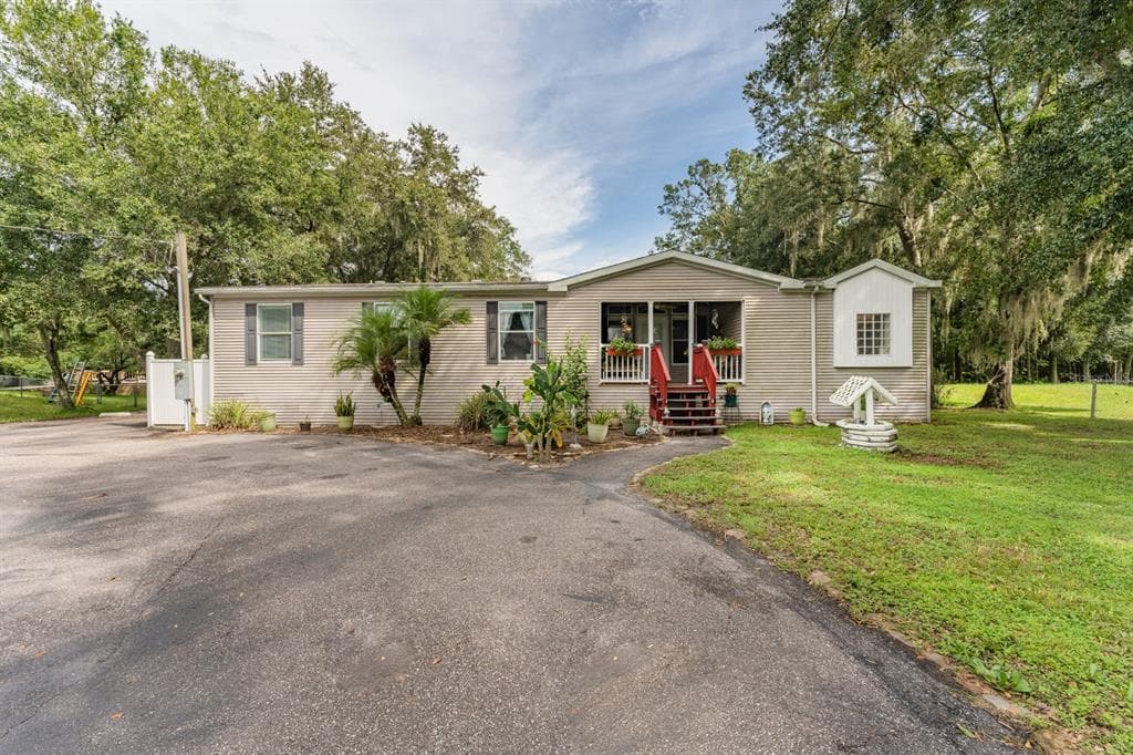 26433 FOAMFLOWER BOULEVARD WESLEY CHAPEL, FL 33544