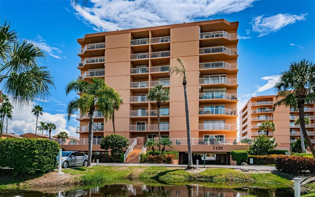 7430 SUNSHINE SKYWAY LANE S UNIT 304 ST PETERSBURG, FL 33711