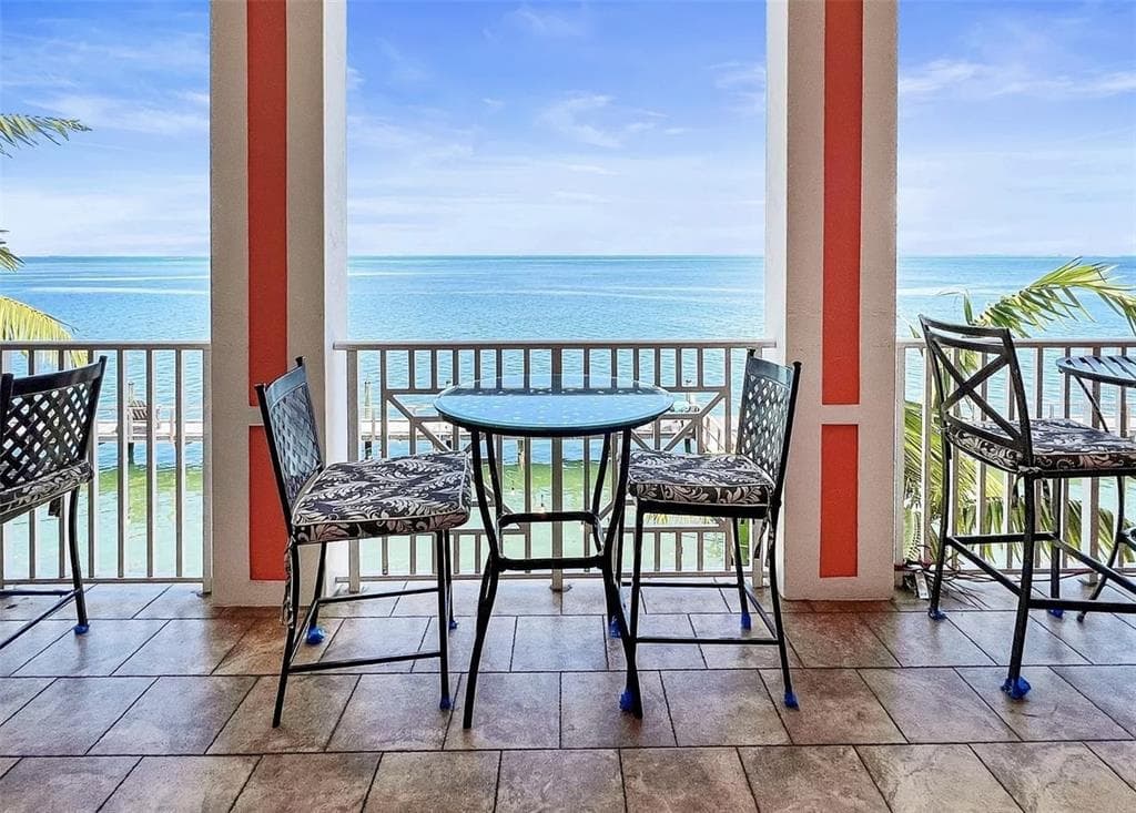 5280 COQUINA KEY DRIVE SE UNIT B ST PETERSBURG, FL 33705
