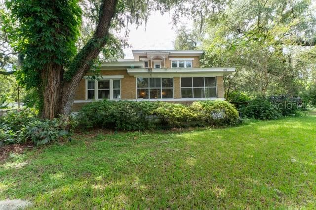 1515 E PARK CIRCLE TAMPA, FL 33610