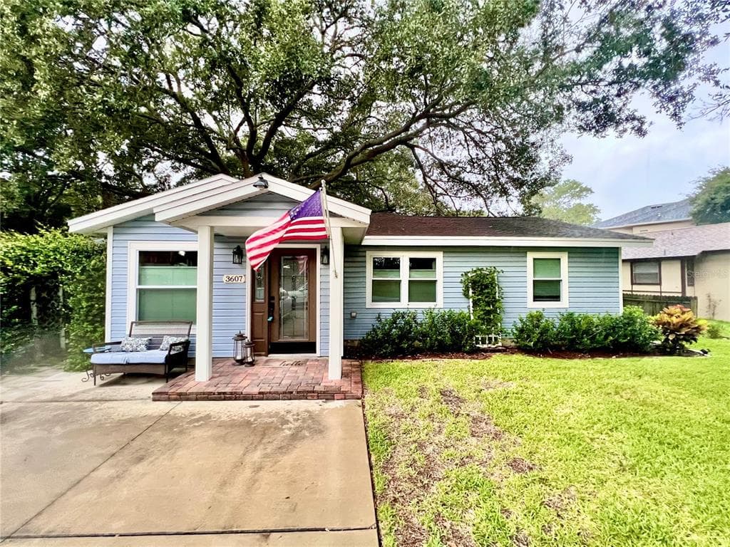 3607 E ROYAL PALM CIRCLE TAMPA, FL 33629