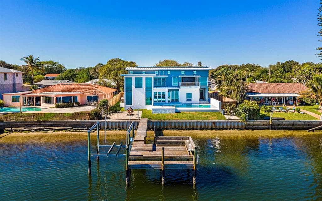 3998 COQUINA KEY DRIVE SE ST PETERSBURG, FL 33705