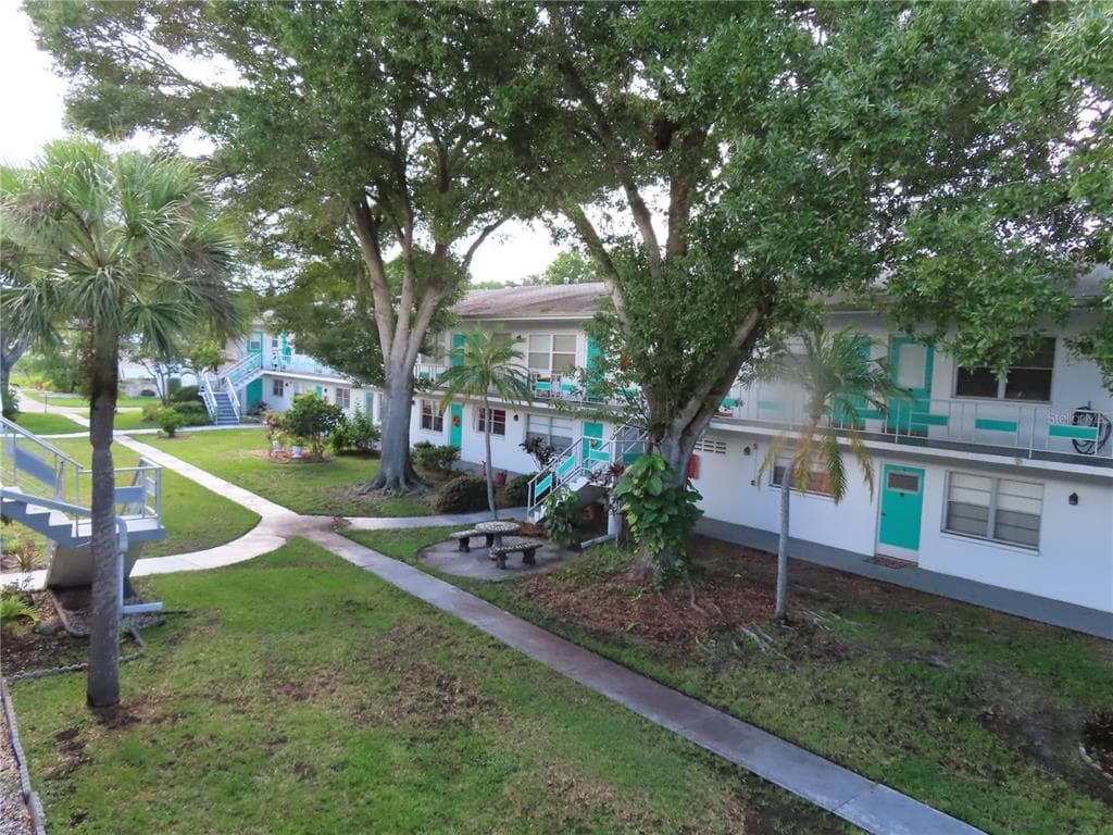 5850 21ST STREET N UNIT 18 ST PETERSBURG, FL 33714