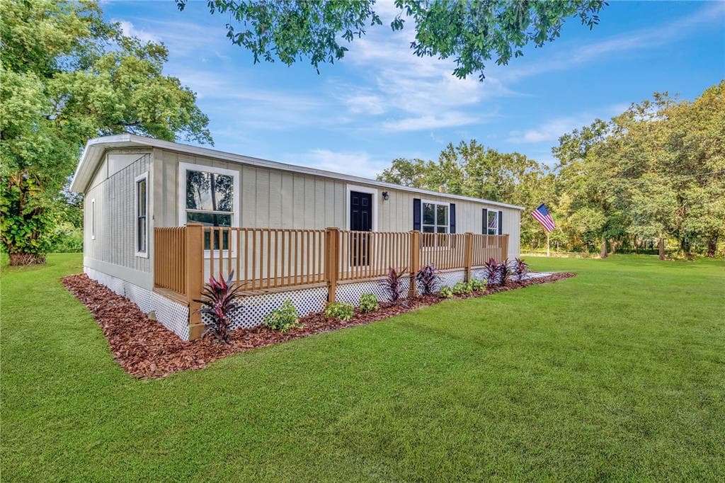 2702 BOB RAWLS ROAD LAKELAND, FL 33805