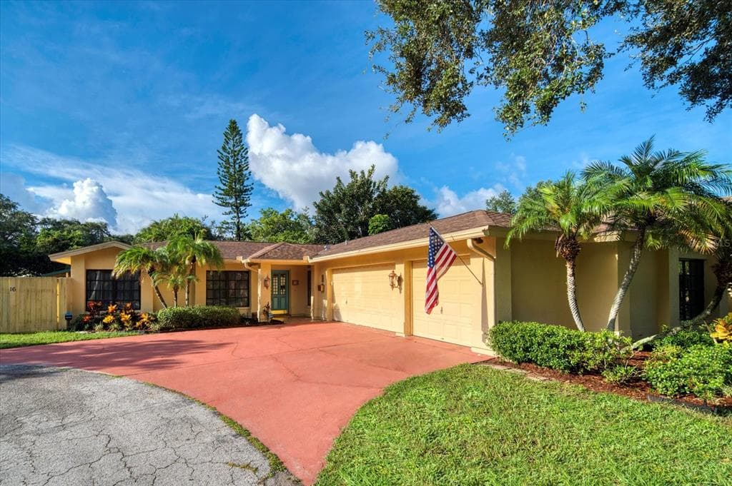 16 EVONAIRE CIRCLE BELLEAIR, FL 33756