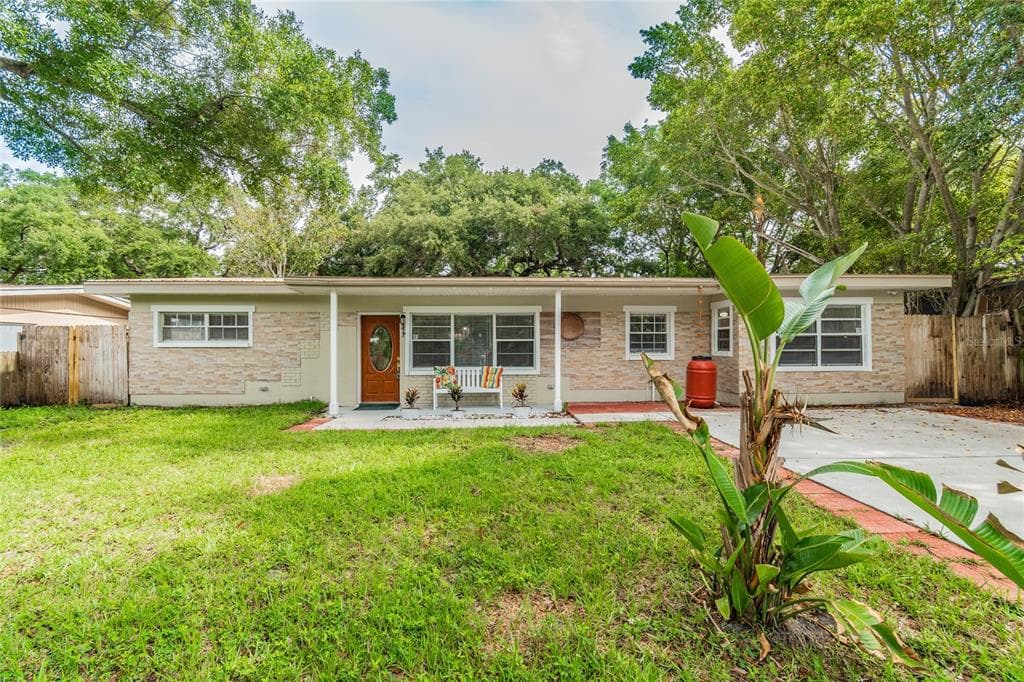2923 W ELLIS DRIVE TAMPA, FL 33611