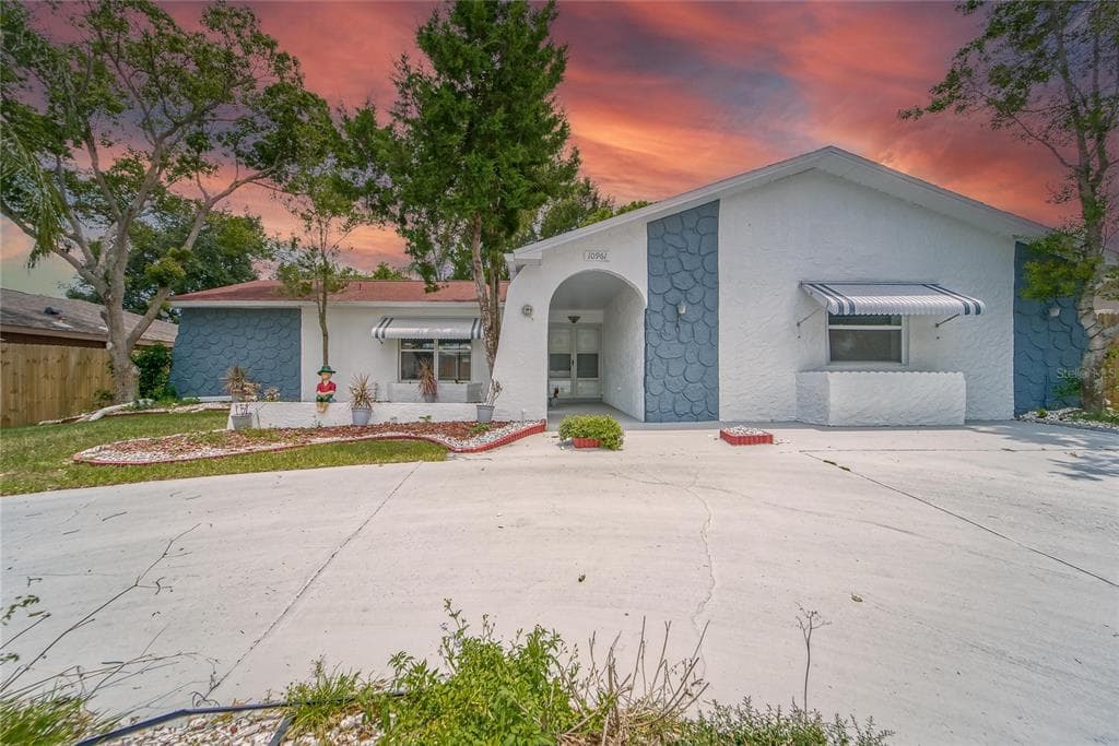 10961 PEPPERTREE LANE PORT RICHEY, FL 34668