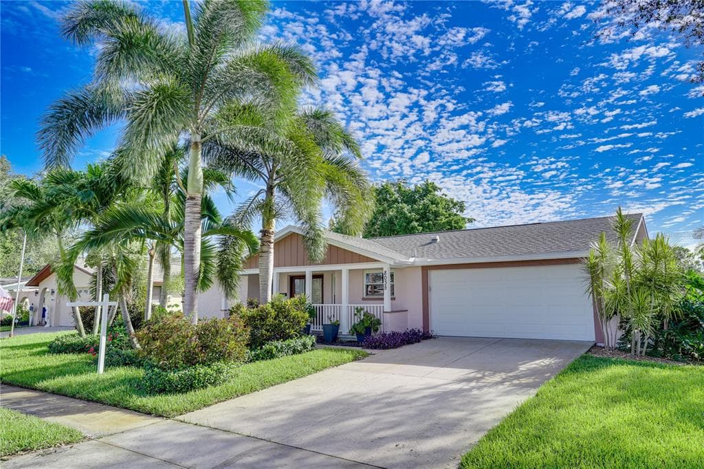 8035 17TH WAY N ST PETERSBURG, FL 33702