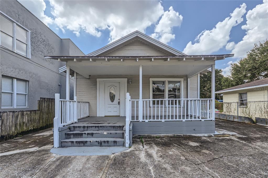 302 W WOODLAWN AVENUE TAMPA, FL 33603