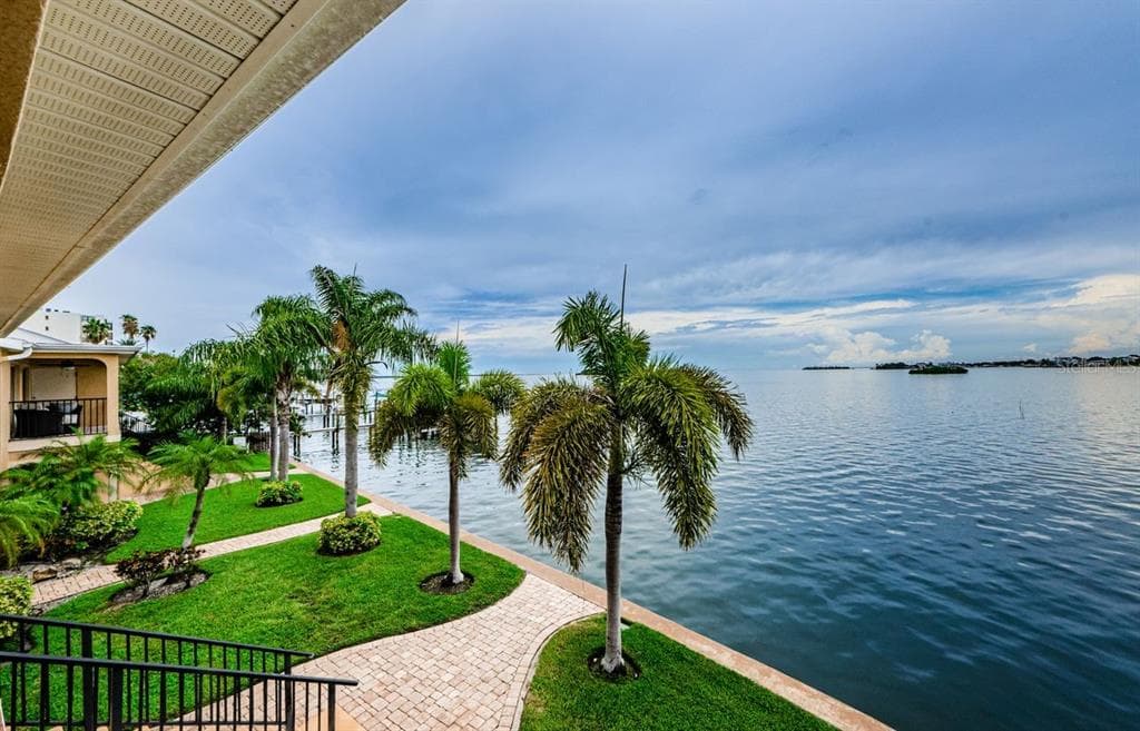 2677 ST JOSEPHS DRIVE E UNIT D DUNEDIN, FL 34698