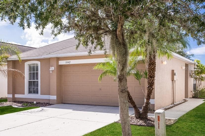 1127 CIRCLE DRIVE LAKE WALES, FL 33853
