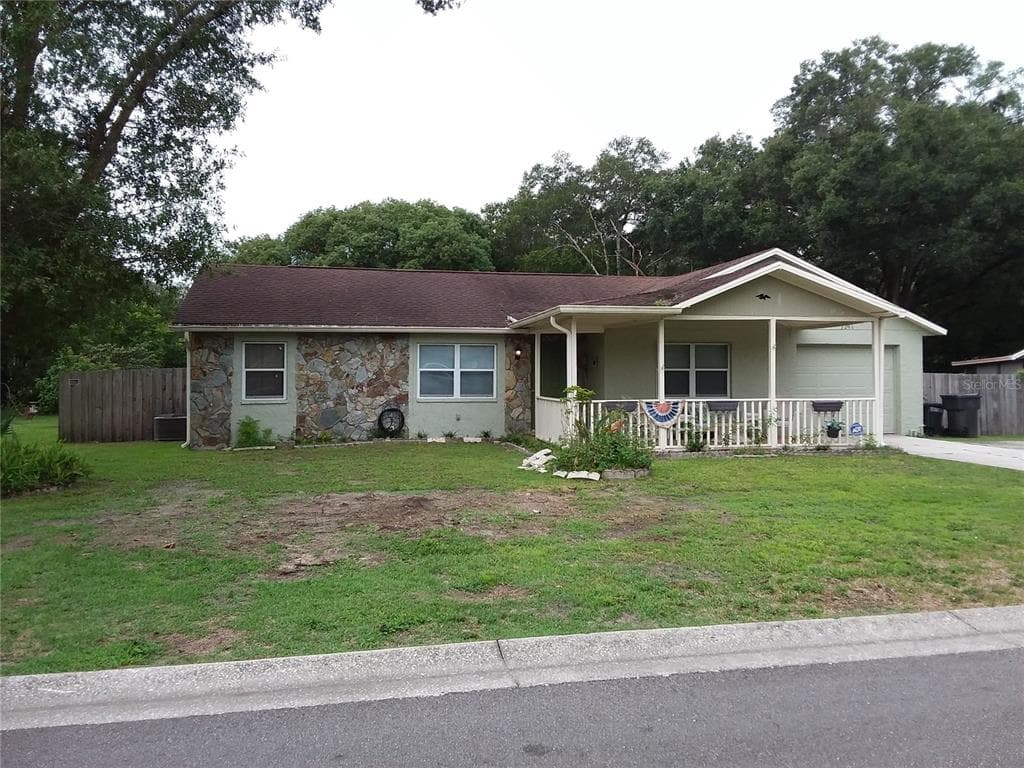 3211 KING CHARLES CIRCLE SEFFNER, FL 33584