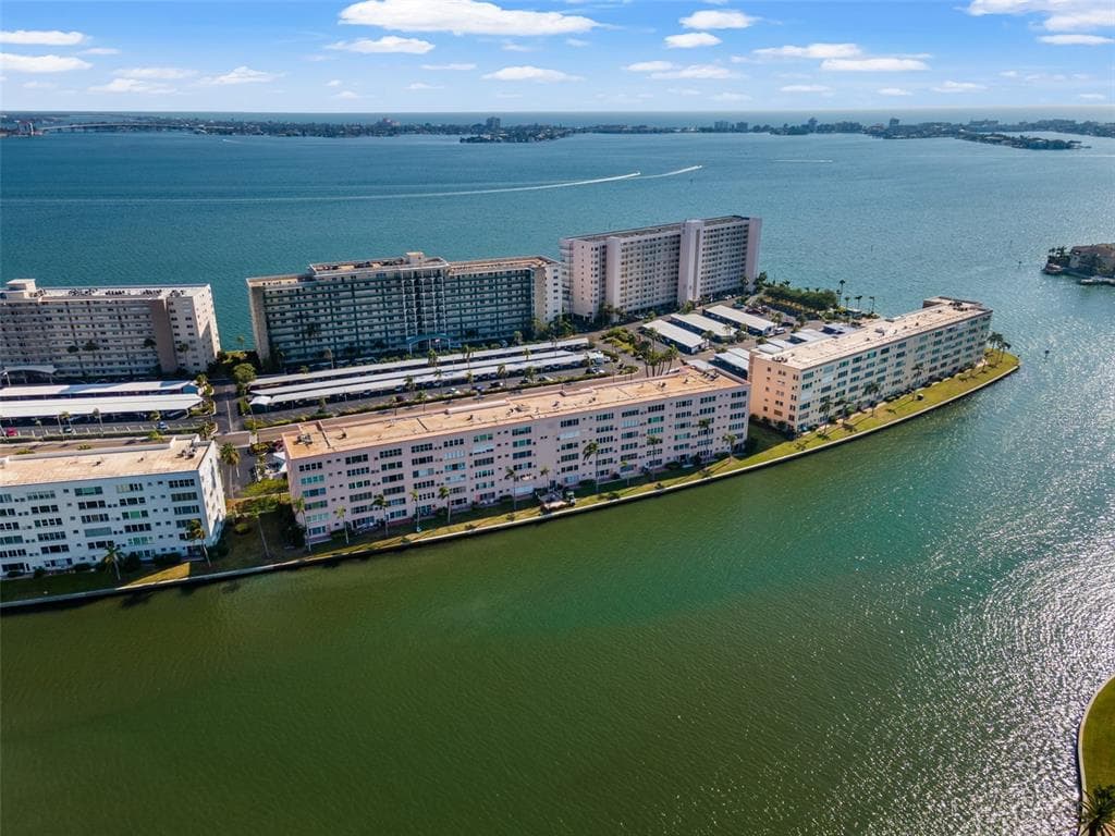 6025 SHORE BOULEVARD S UNIT 306 GULFPORT, FL 33707