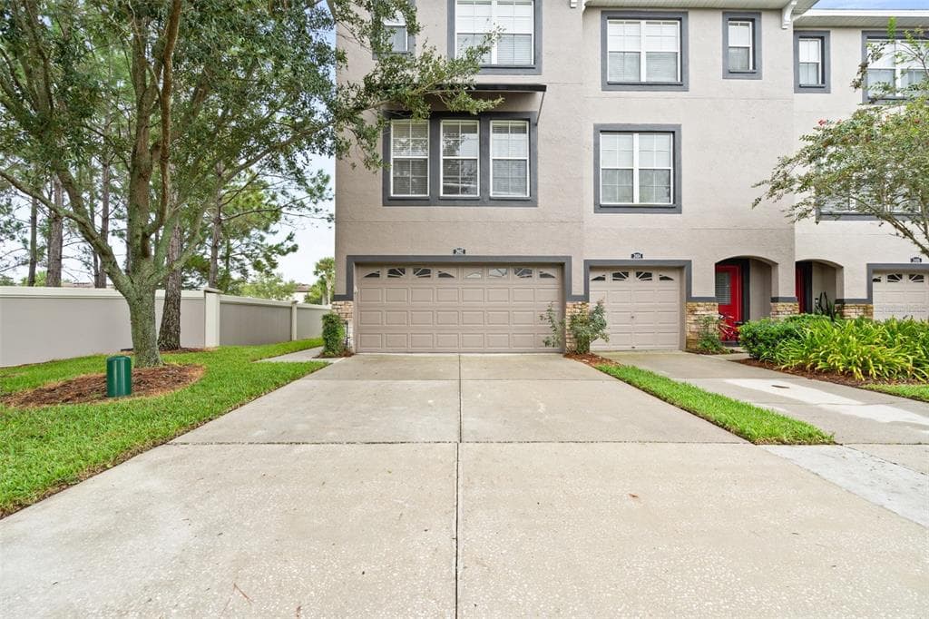 2402 MIDDLETON GROVE DRIVE BRANDON, FL 33511