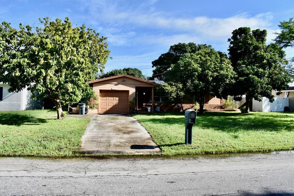 5933 48TH AVENUE N KENNETH CITY, FL 33709
