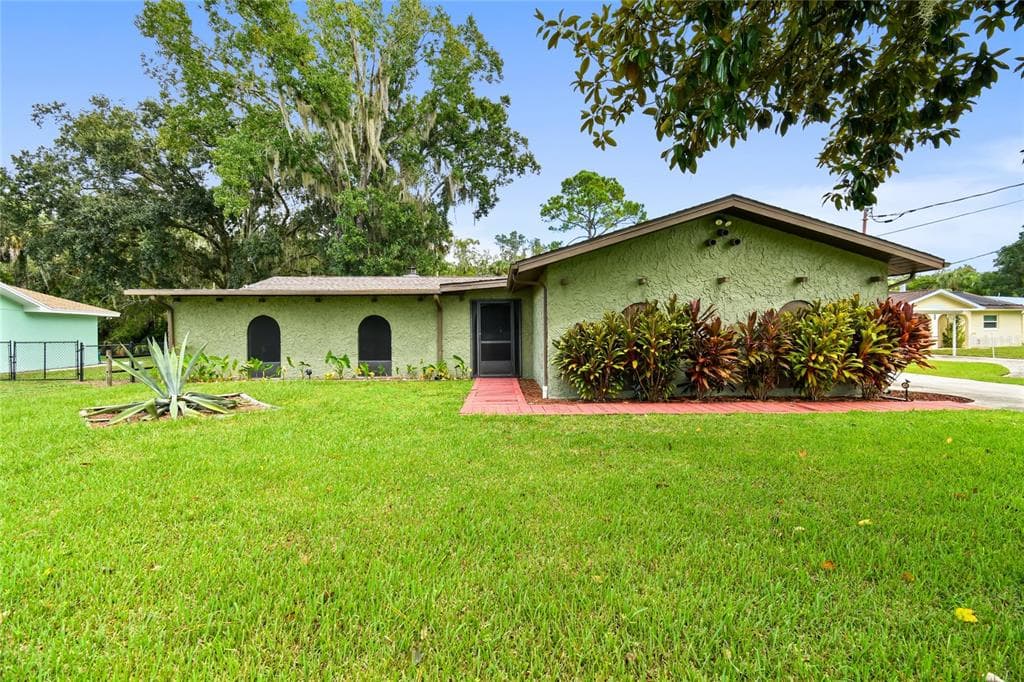 9905 W HALLS RIVER ROAD HOMOSASSA, FL 34448