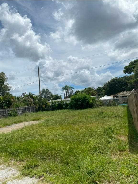 5153 YELLOW PINE STREET N ST PETERSBURG, FL 33709