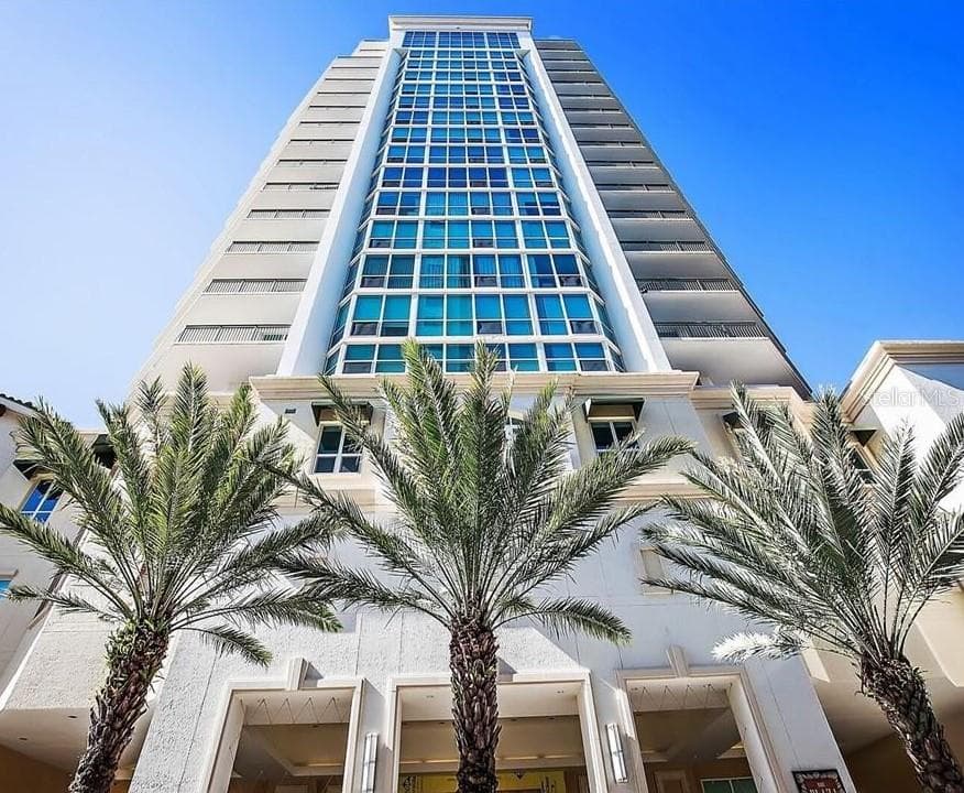 450 KNIGHTS RUN AVENUE UNIT 1504 TAMPA, FL 33602