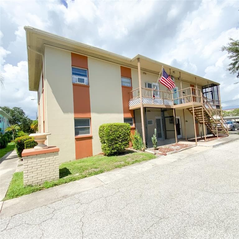 5396 4TH STREET N UNIT 101 ST PETERSBURG, FL 33703