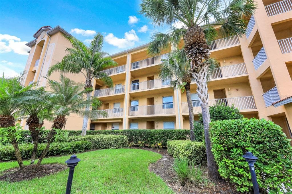 8550 KINGBIRD LOOP UNIT 646 FORT MYERS, FL 33967