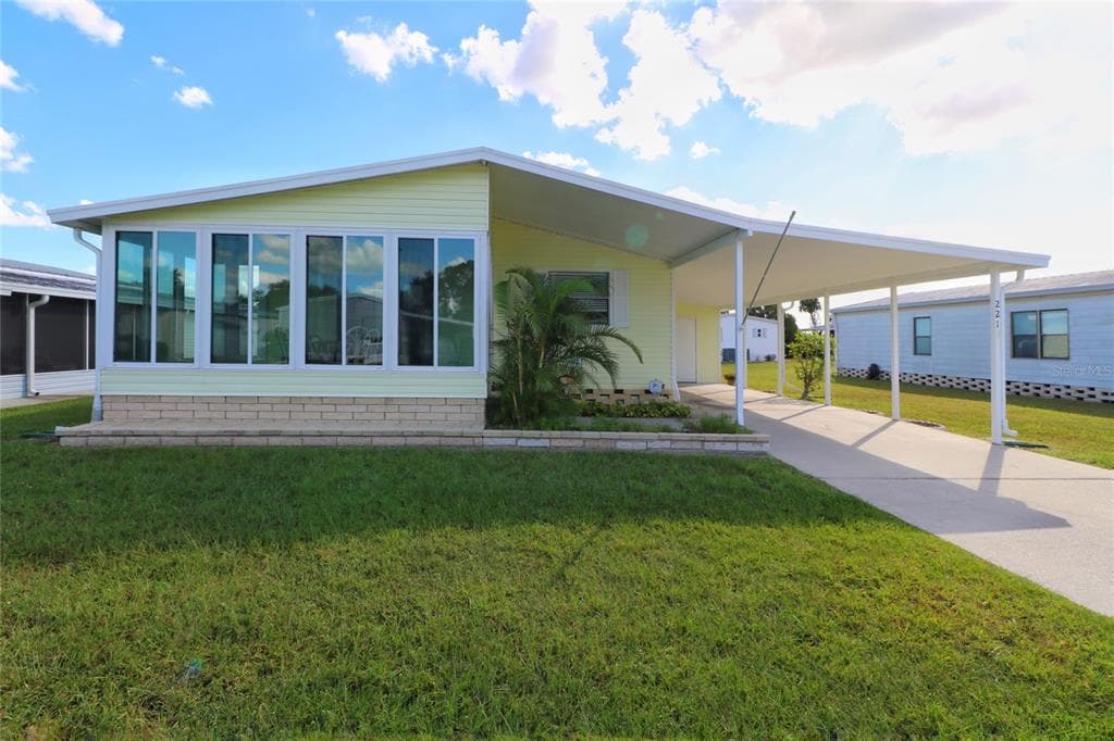 221 N SAINT THOMAS CIRCLE APOLLO BEACH, FL 33572