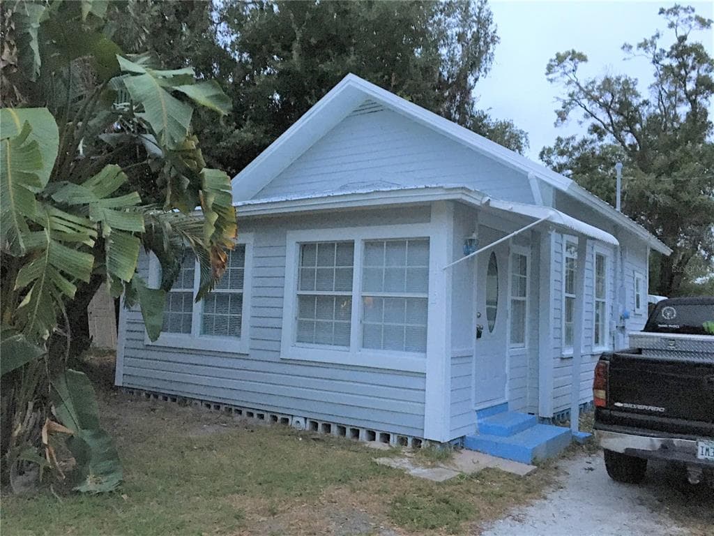 1712 10TH AVENUE W BRADENTON, FL 34205