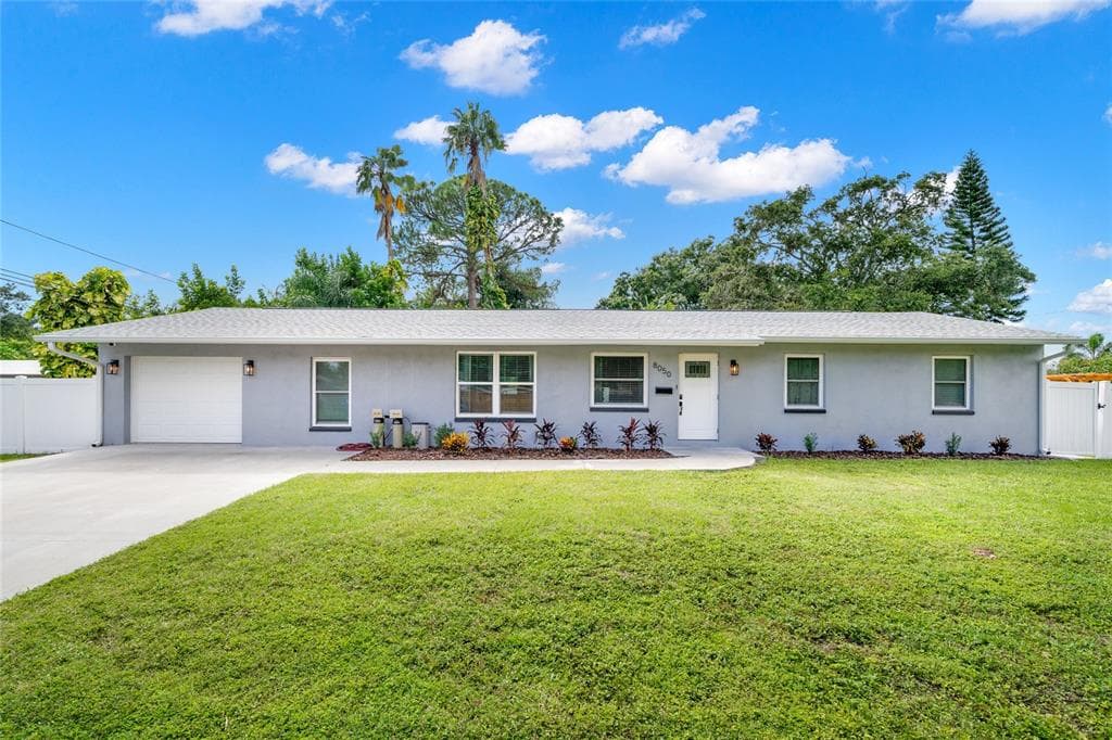 8050 CAROLYN STREET NE ST PETERSBURG, FL 33702