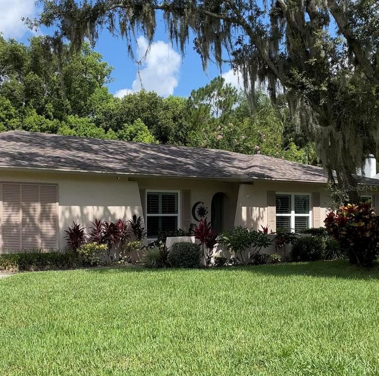 15542 WOODWAY DRIVE TAMPA, FL 33613